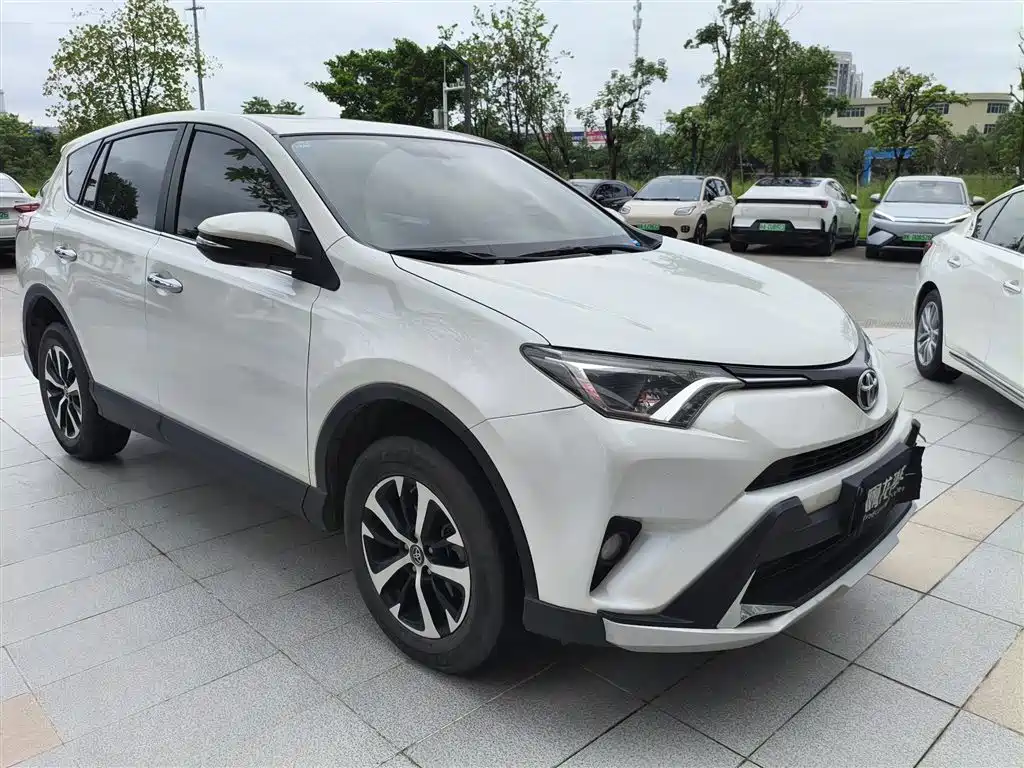 Toyota RAV4 — миниатюра 3