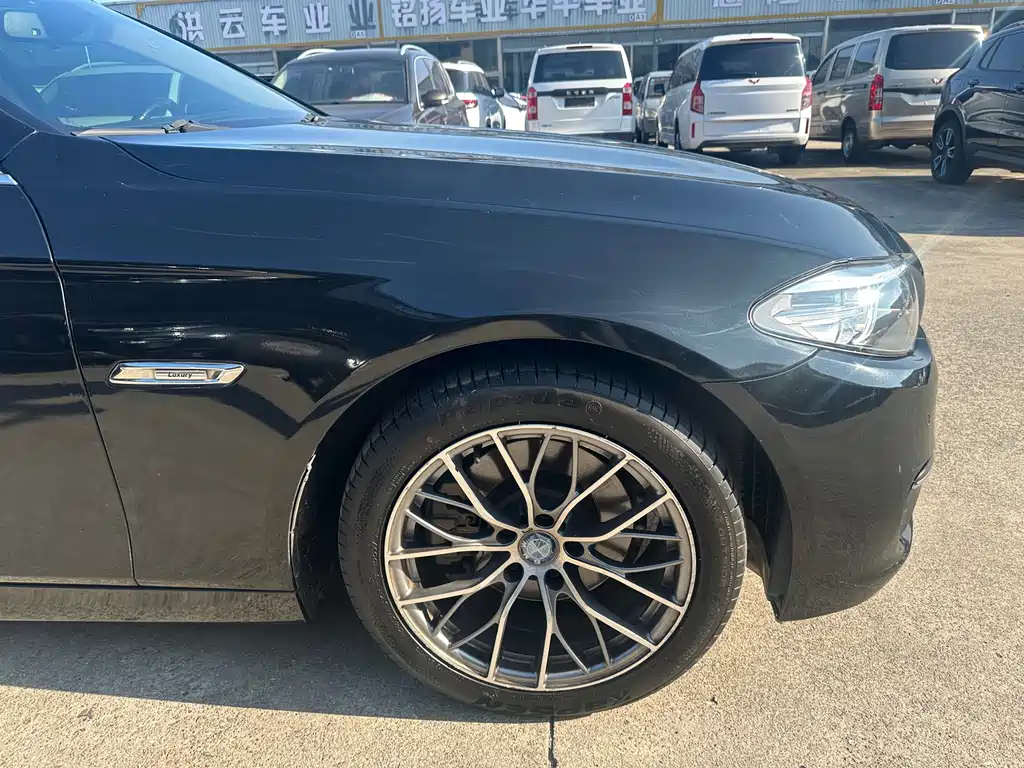 BMW 5 Series — миниатюра 12
