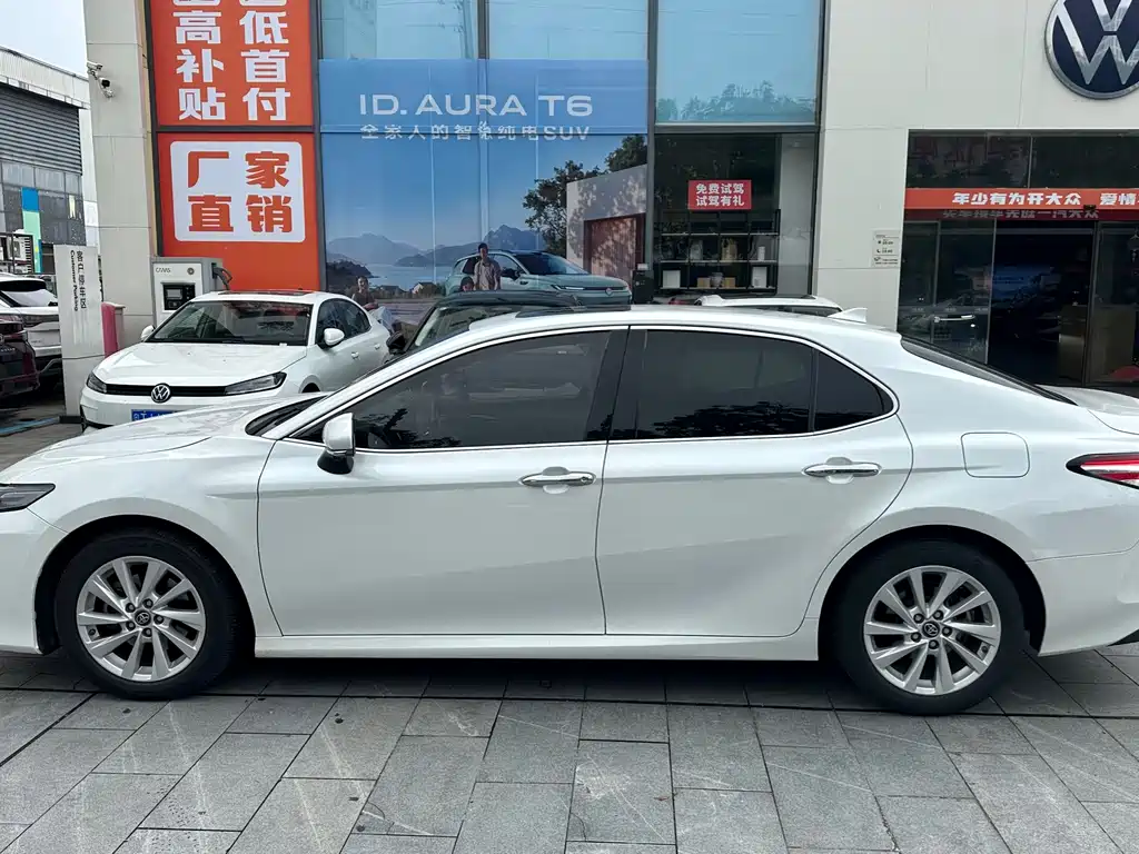 Toyota Camry — миниатюра 4