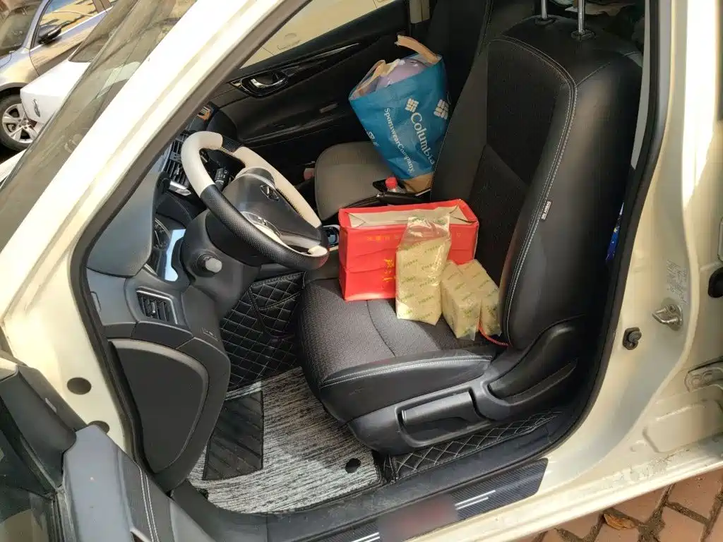 Nissan Tiida — миниатюра 16