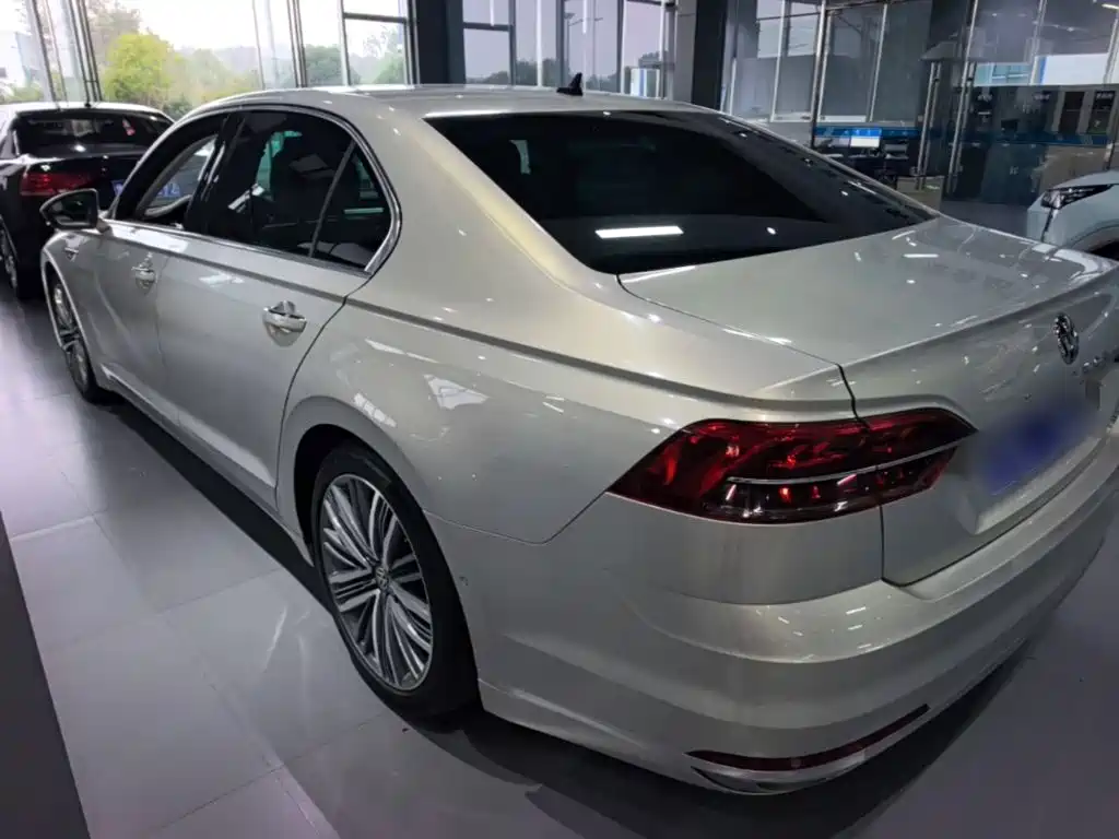 Volkswagen Phideon — миниатюра 5