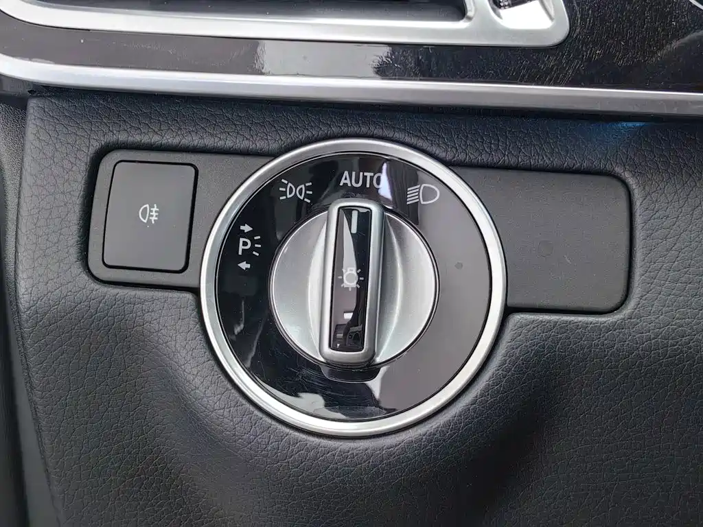 Mercedes-Benz E-Class — миниатюра 21