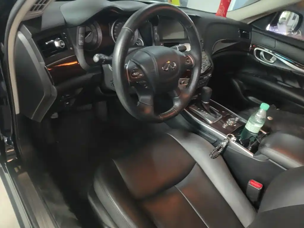 Infiniti Q70 — миниатюра 10
