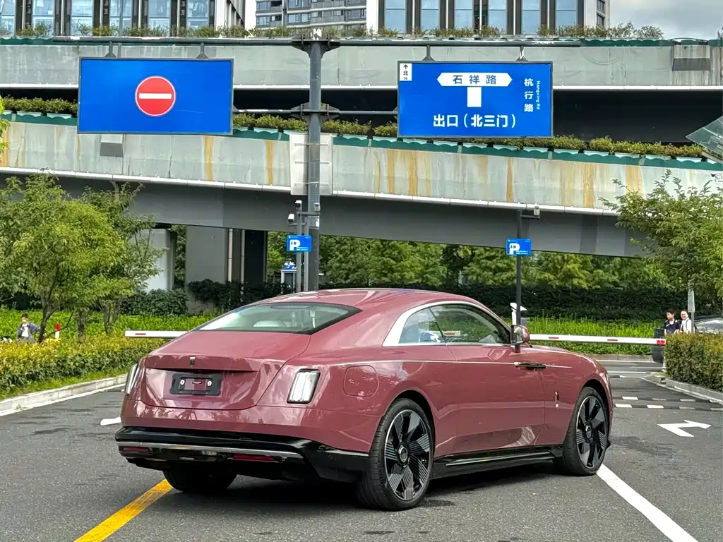 Rolls-Royce Phantom — миниатюра 7
