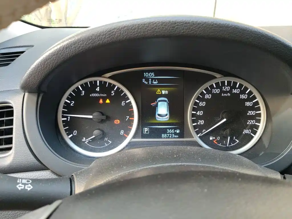 Nissan Tiida — миниатюра 12