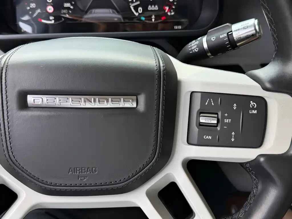 Land Rover Defender — миниатюра 15