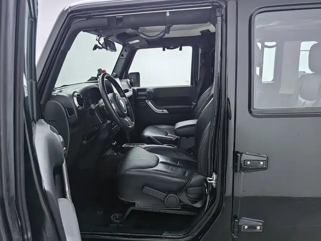 Jeep Wrangler — миниатюра 10