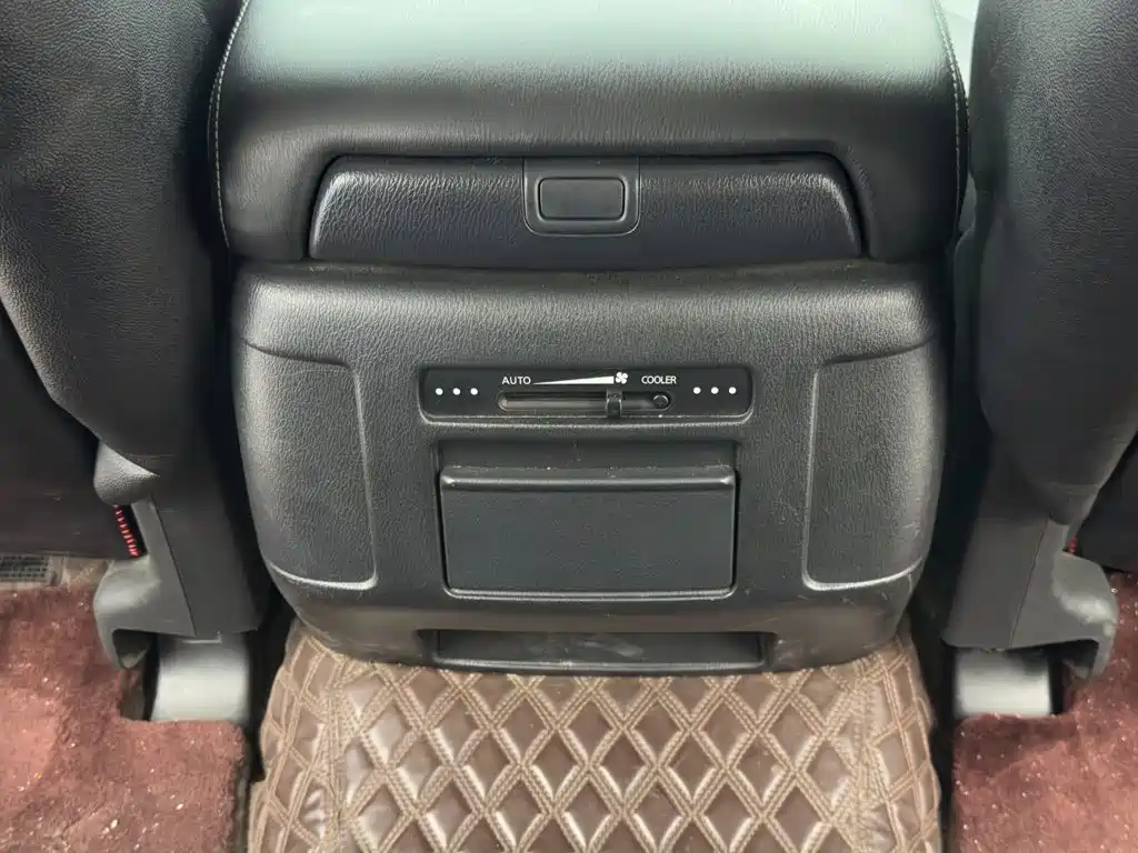 Nissan Patrol — миниатюра 14