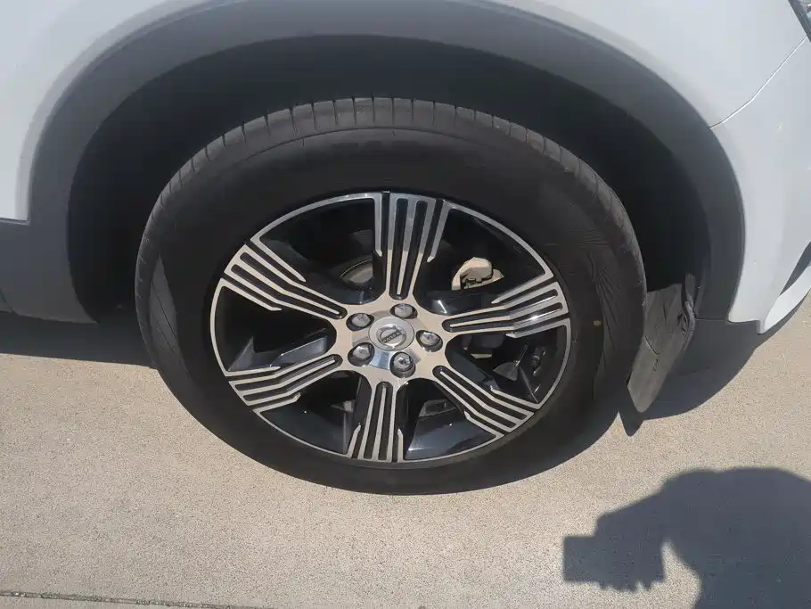 Volvo XC40 — миниатюра 6