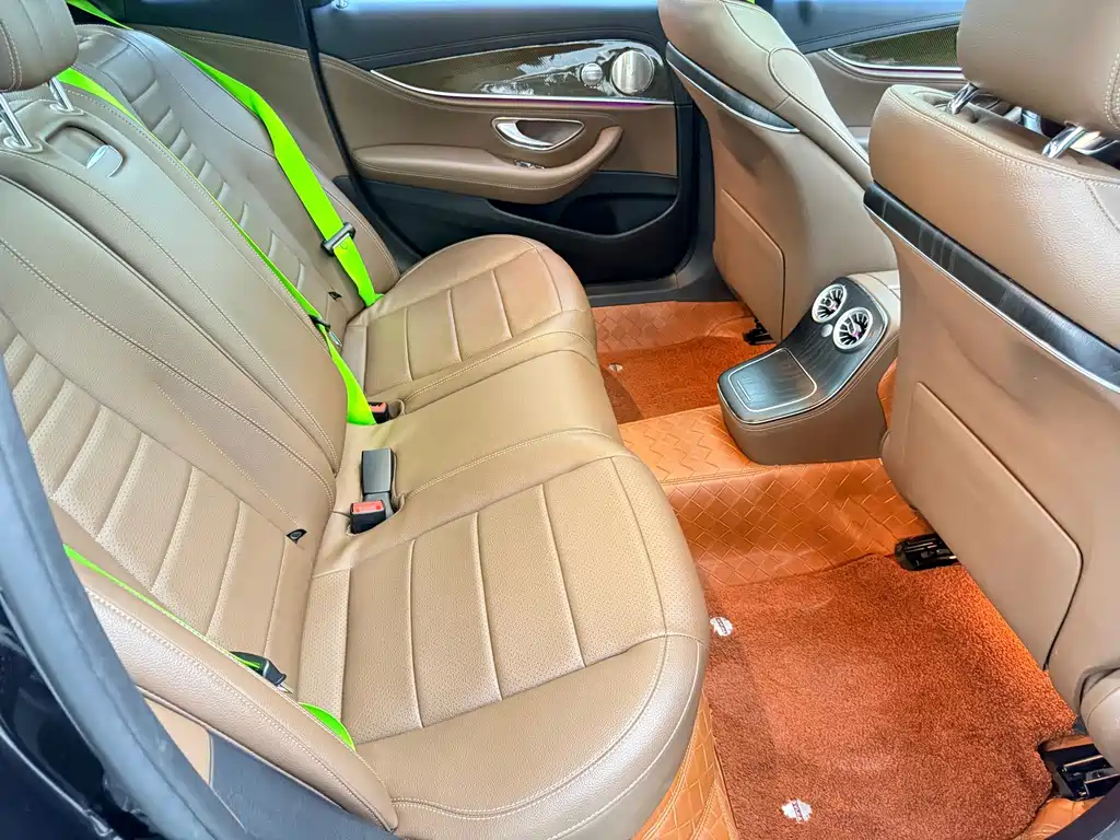 Mercedes-Benz E-Class — миниатюра 11