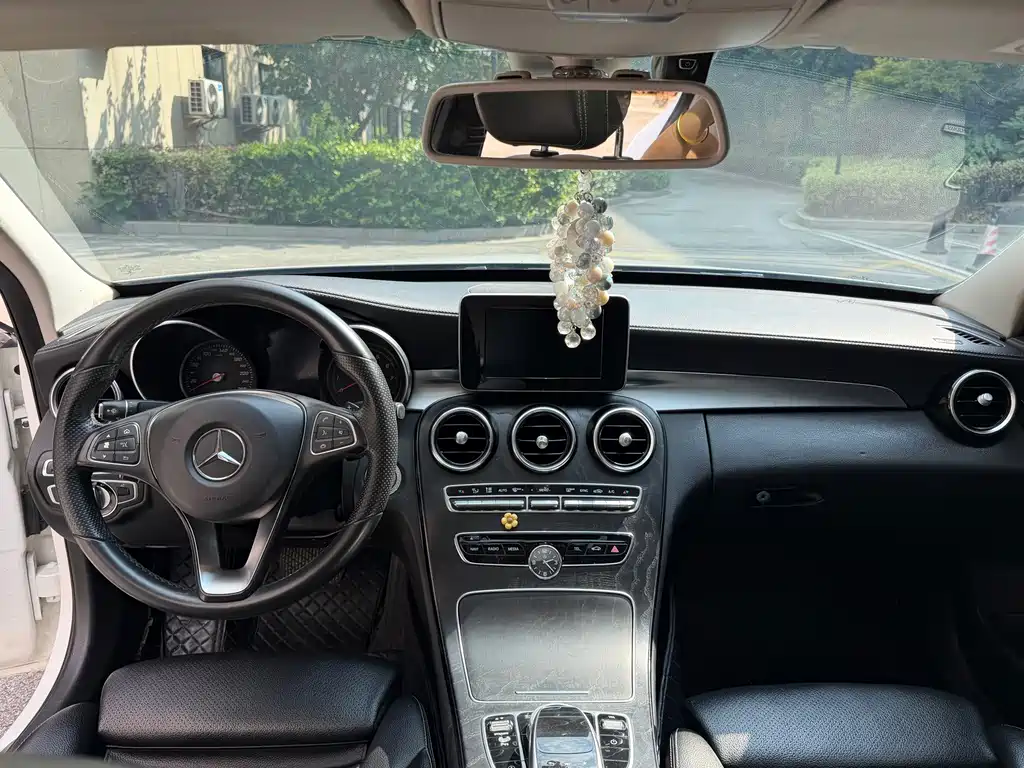 Mercedes-Benz C-Class — миниатюра 11