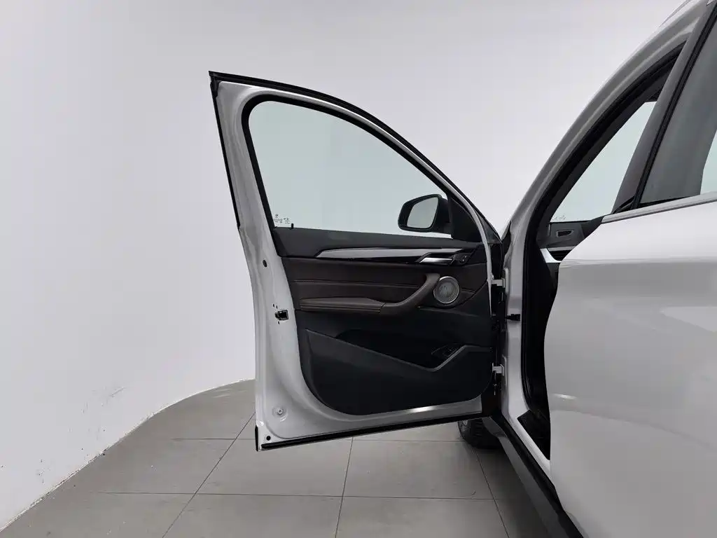 BMW X1 — миниатюра 8