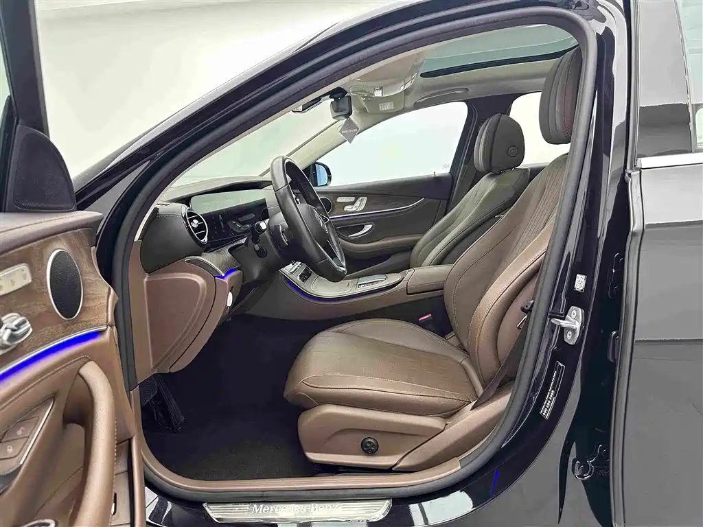 Mercedes-Benz E-Class — миниатюра 18