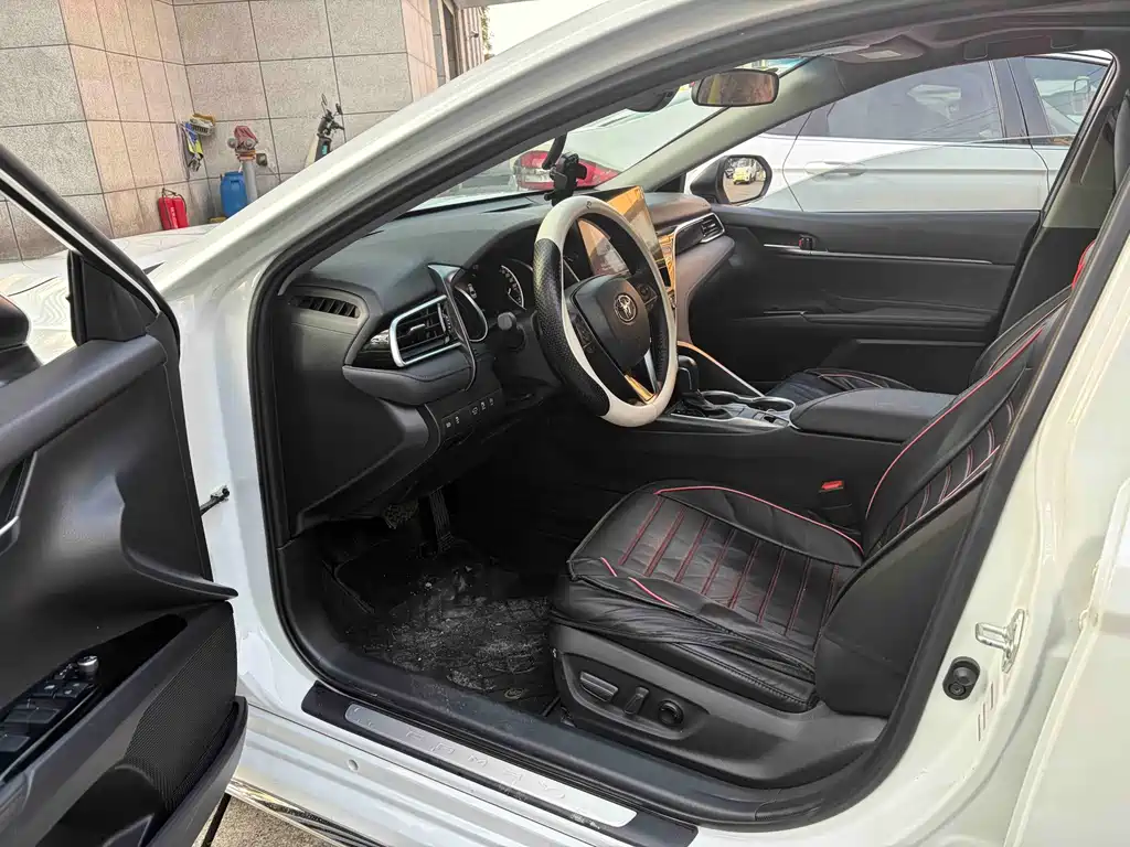 Toyota Camry — миниатюра 3