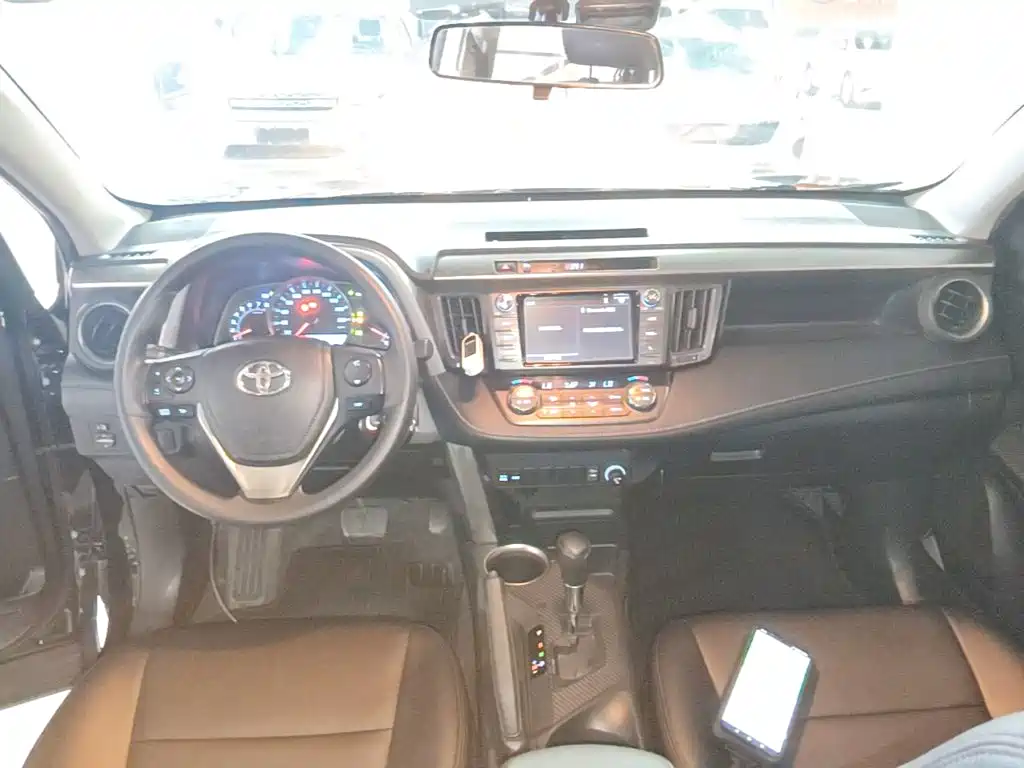 Toyota RAV4 — миниатюра 10