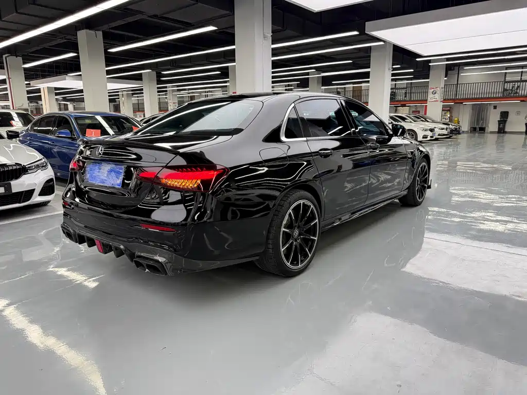 Mercedes-Benz E-Class — миниатюра 17