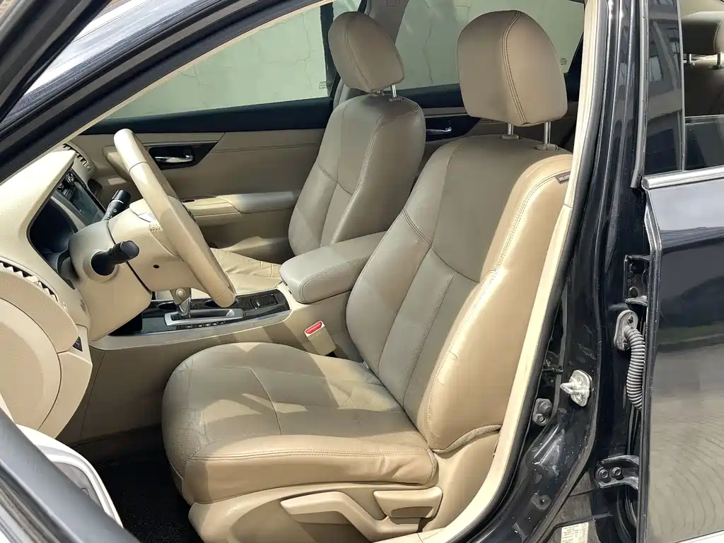 Nissan Altima 2015 2.0L XL Upper