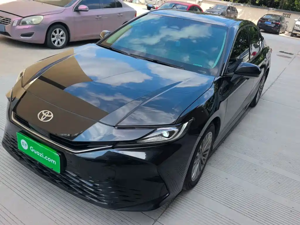 Toyota Camry — миниатюра 2