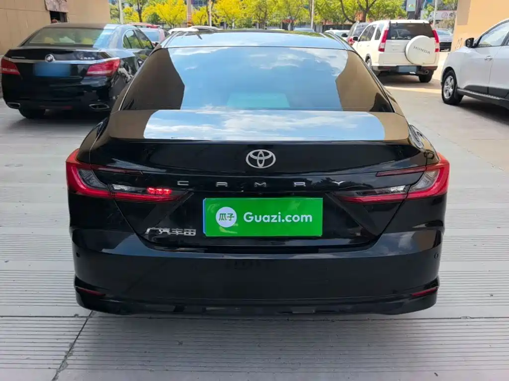 Toyota Camry — миниатюра 6