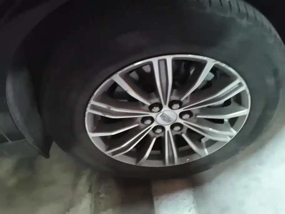 Cadillac XT5 — миниатюра 6