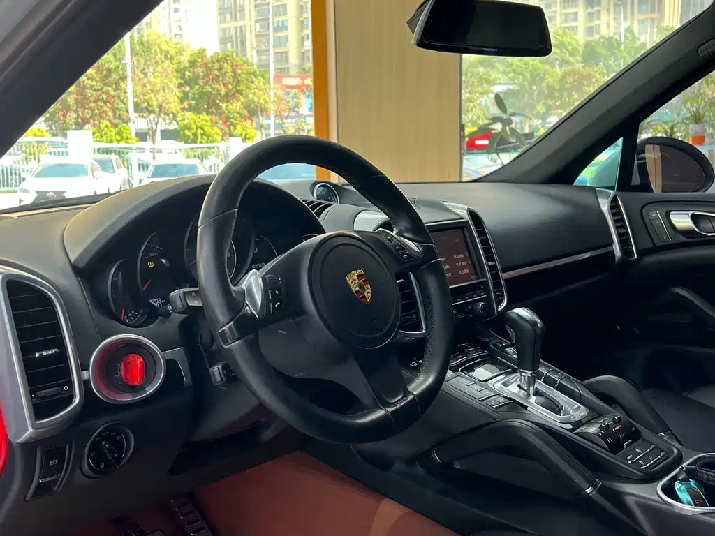 Porsche Cayenne — миниатюра 20