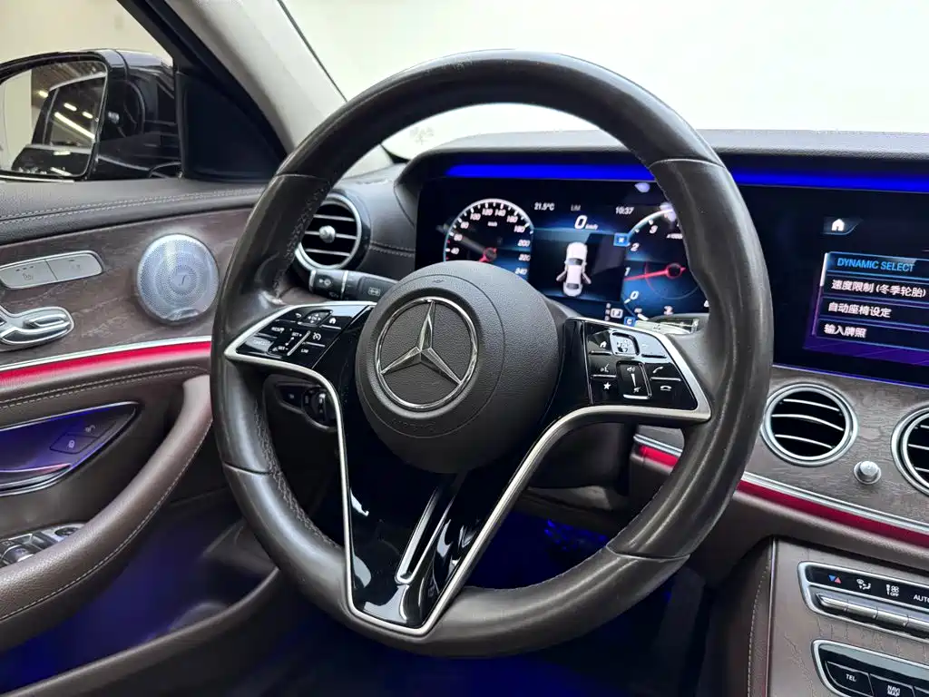Mercedes-Benz E-Class — миниатюра 13