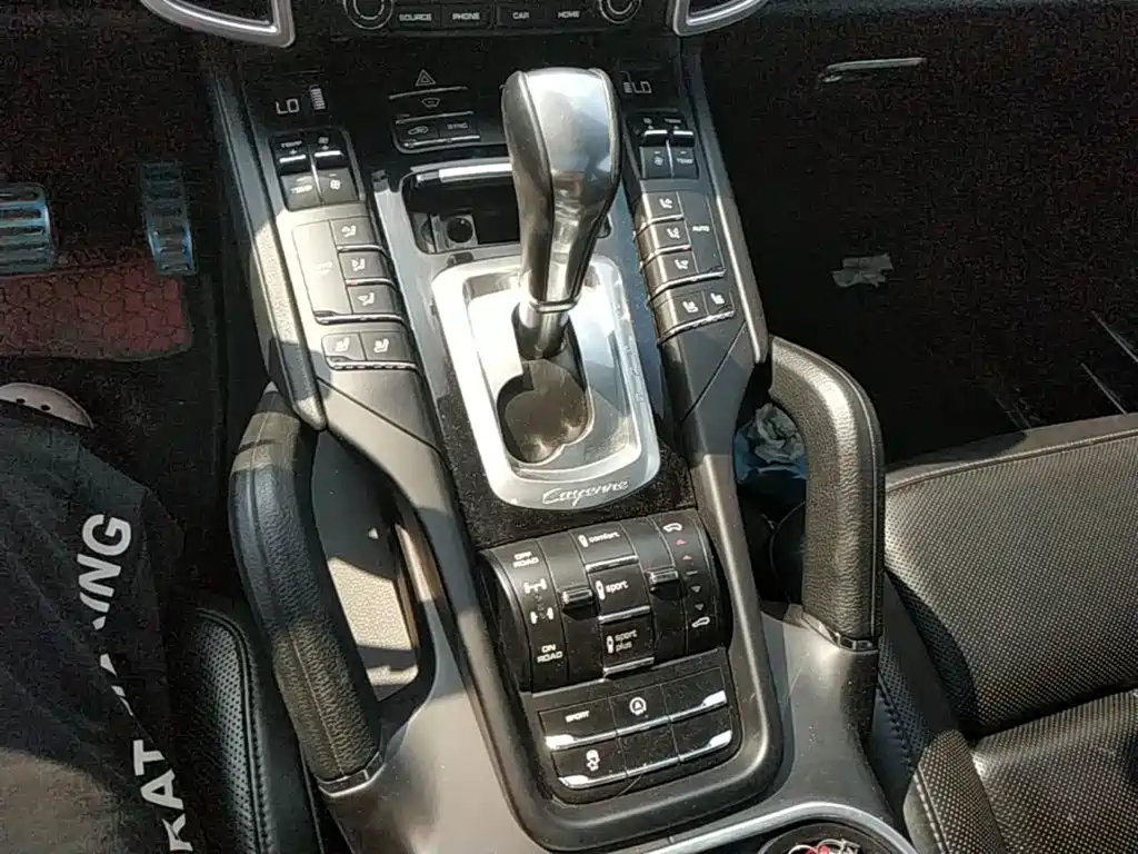 Porsche Cayenne — миниатюра 14