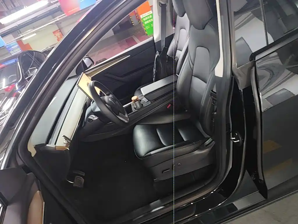 Tesla Model Y — миниатюра 15