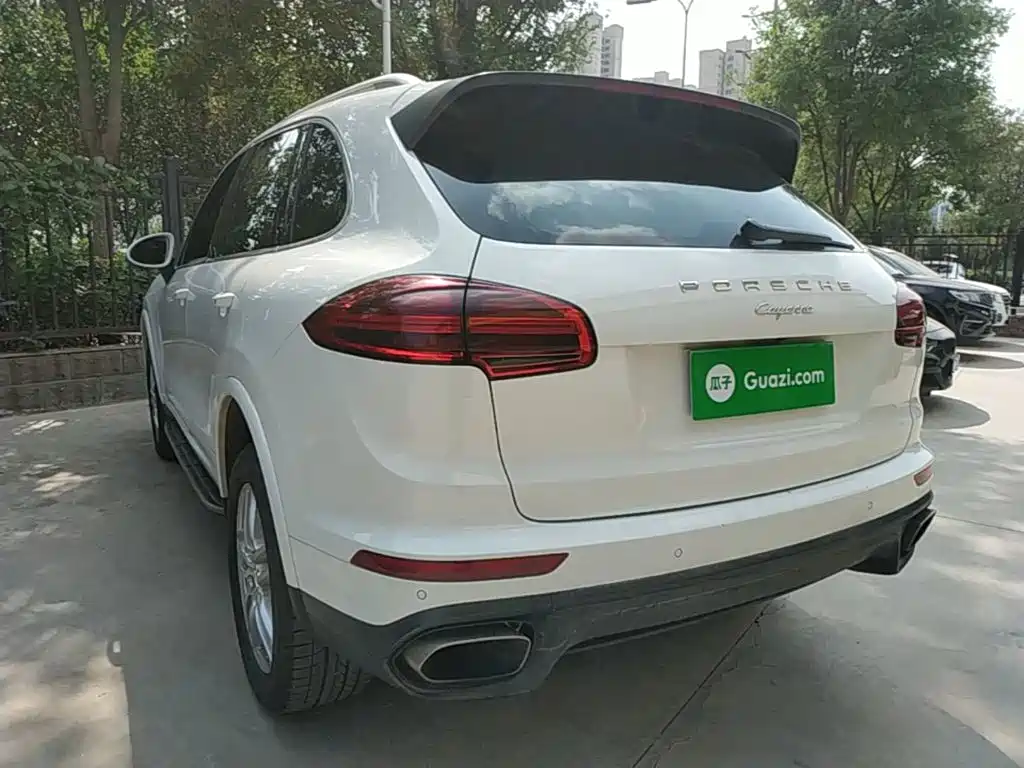 Porsche Cayenne — миниатюра 5