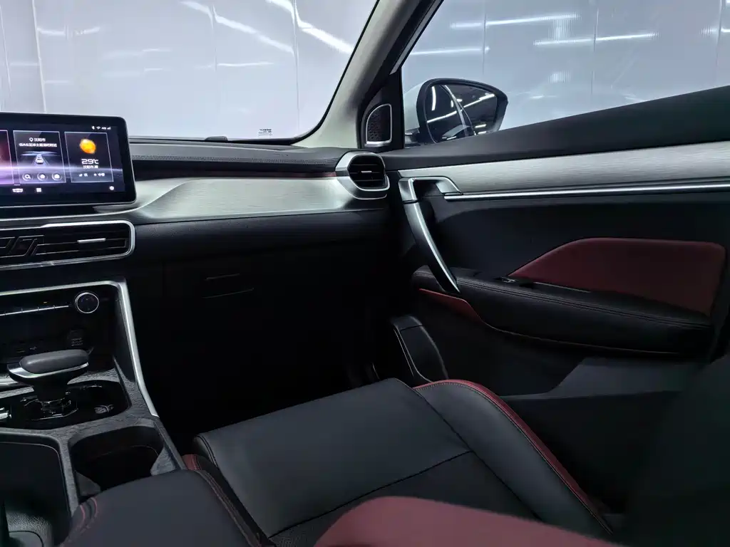 Geely Binyue — миниатюра 10