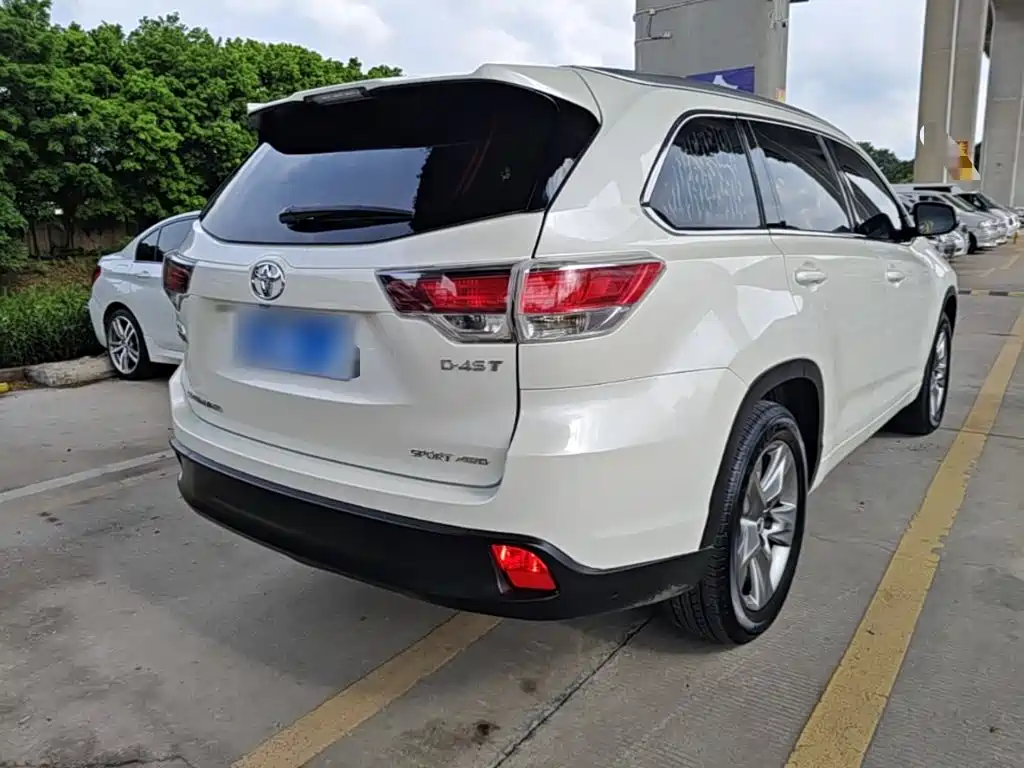Toyota Highlander 2015 2.0T Luxury 7 мест
