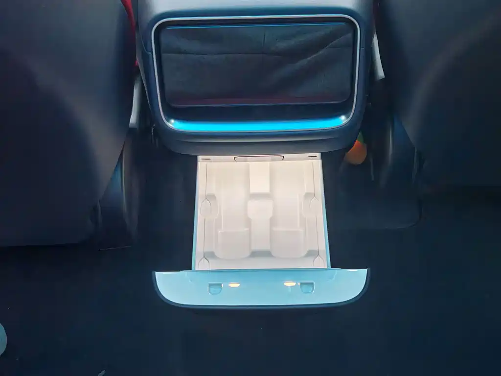 Xiaomi YU7 — миниатюра 12