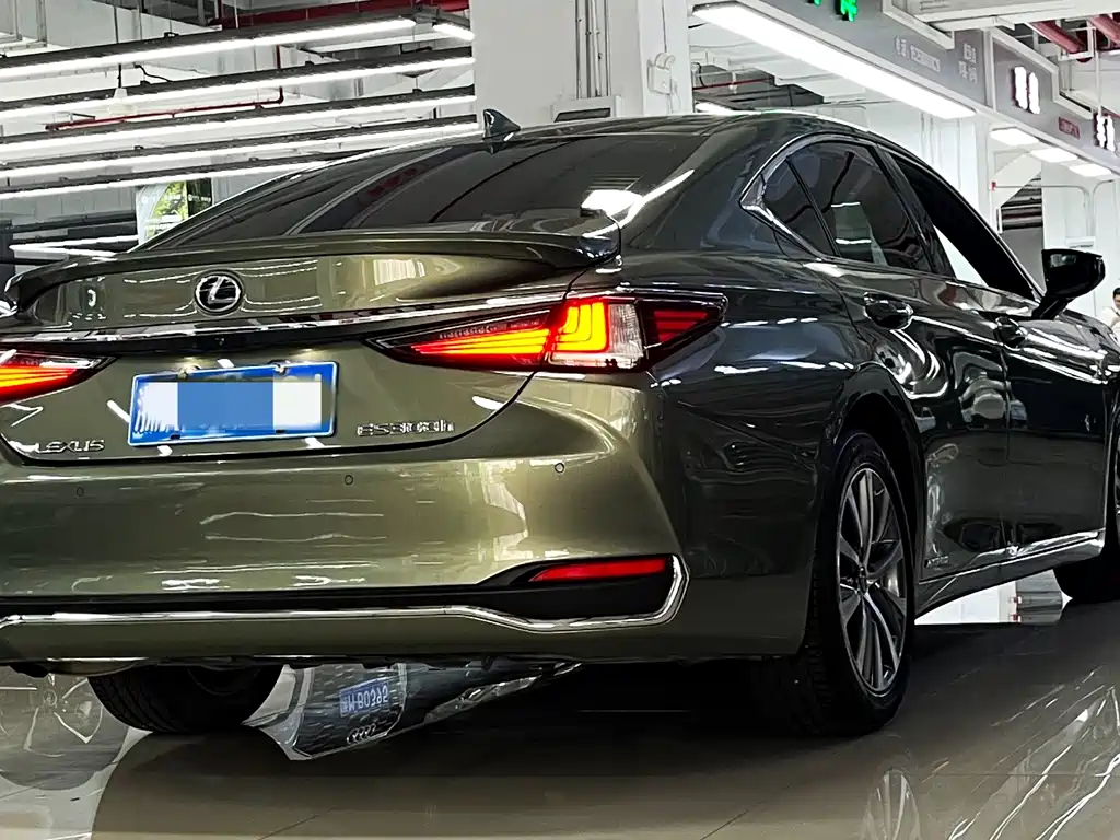 Lexus ES — миниатюра 6