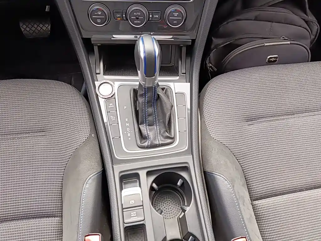 Volkswagen Golf EV — миниатюра 14