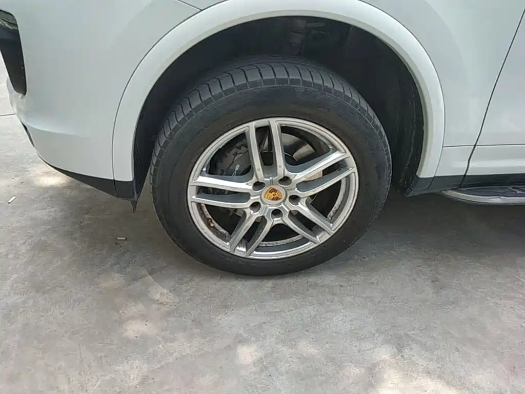 Porsche Cayenne — миниатюра 23