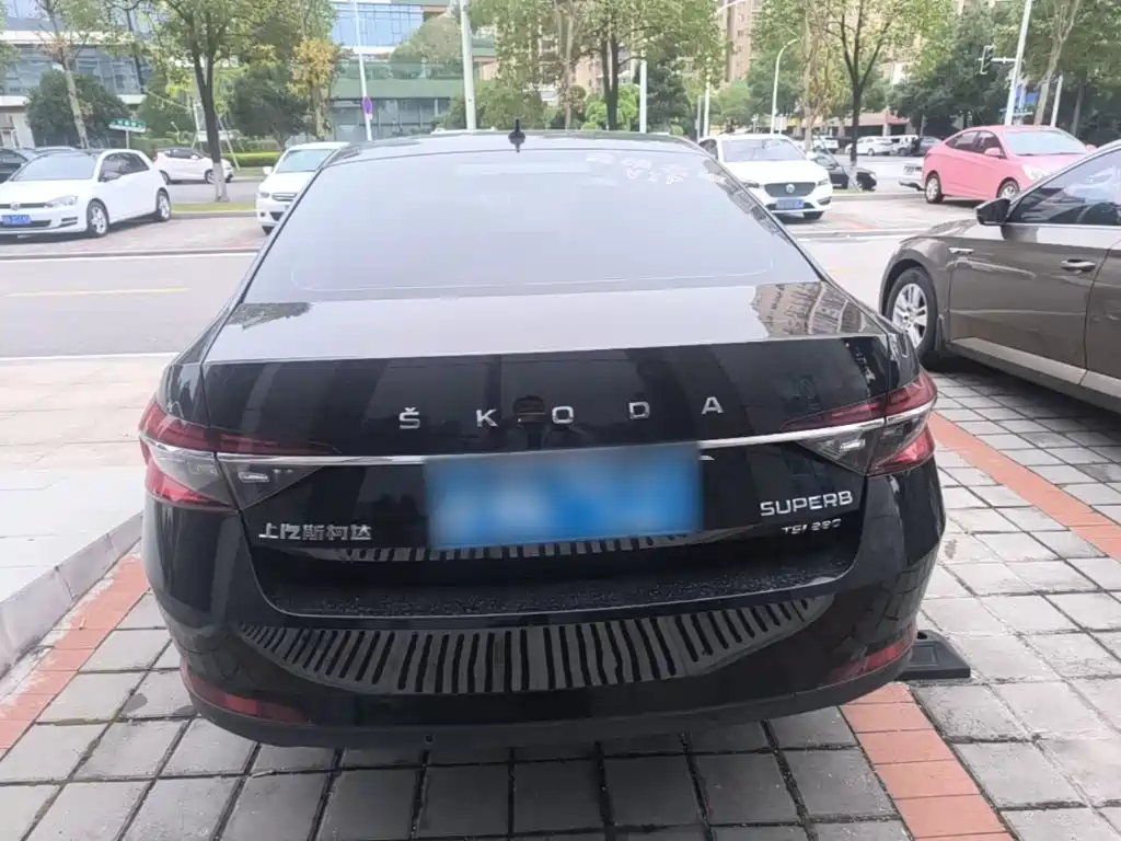 Skoda Superb — миниатюра 6