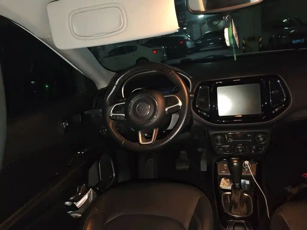 Jeep Compass — миниатюра 11