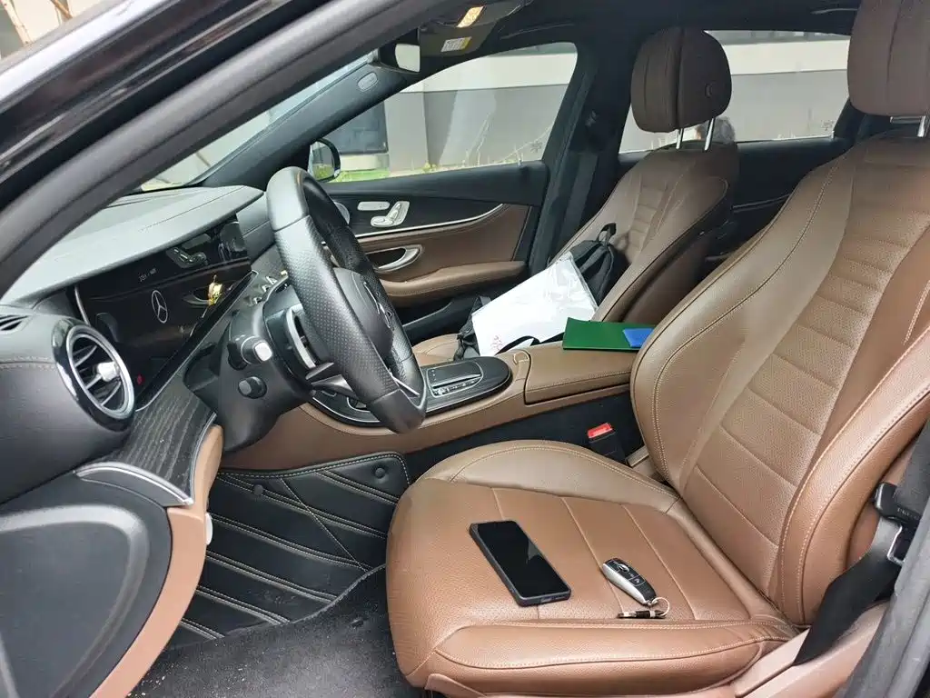Mercedes-Benz E-Class — миниатюра 11