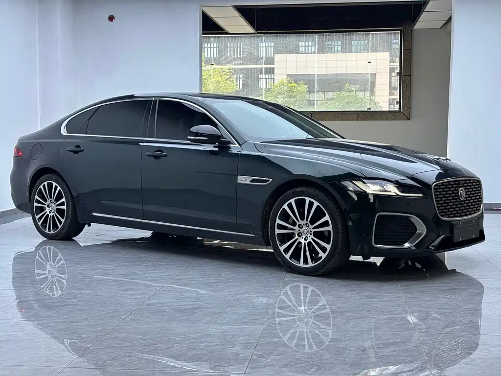 Jaguar XFL — миниатюра 3