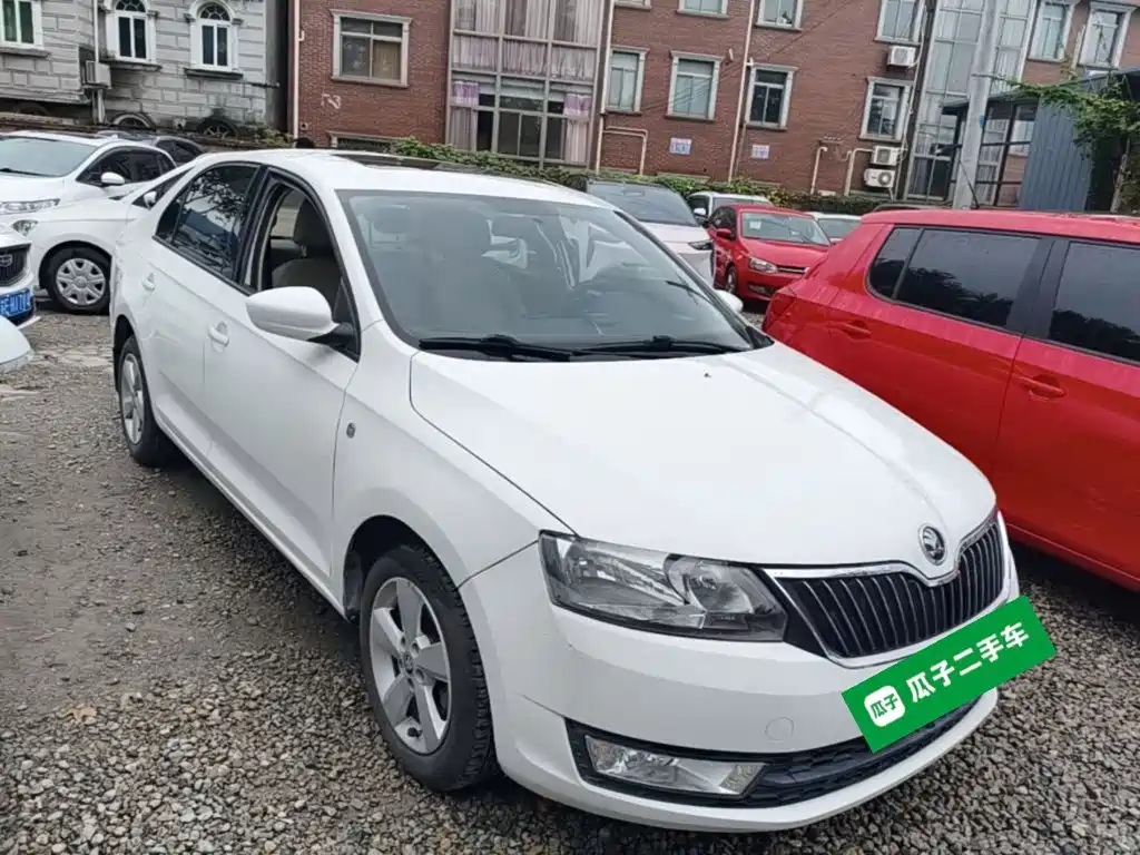 Skoda Rapid — миниатюра 4