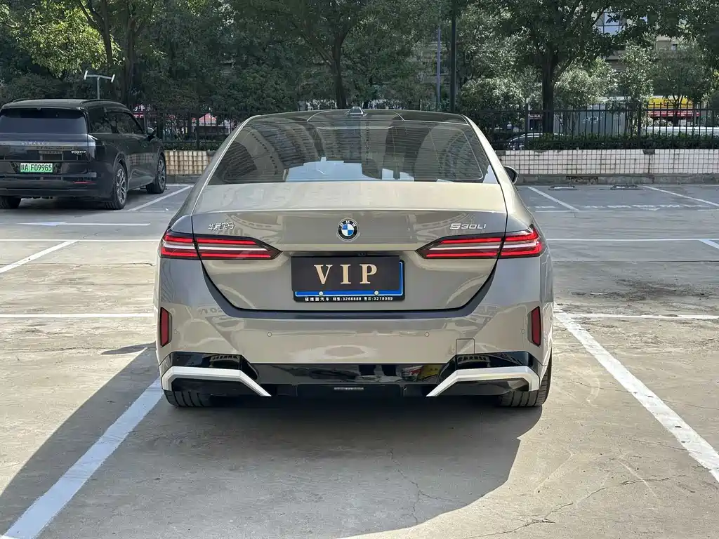 BMW 5 Series — миниатюра 8