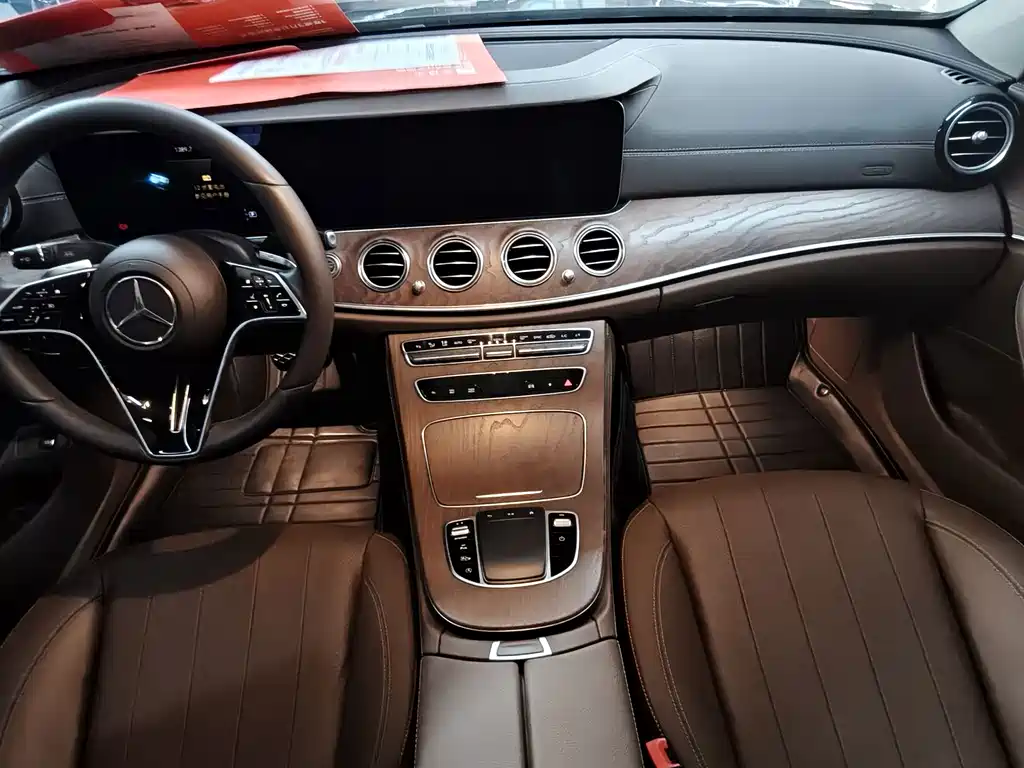 Mercedes-Benz E-Class — миниатюра 7