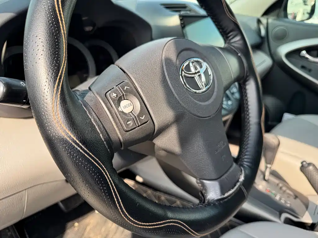 Toyota RAV4 — миниатюра 12