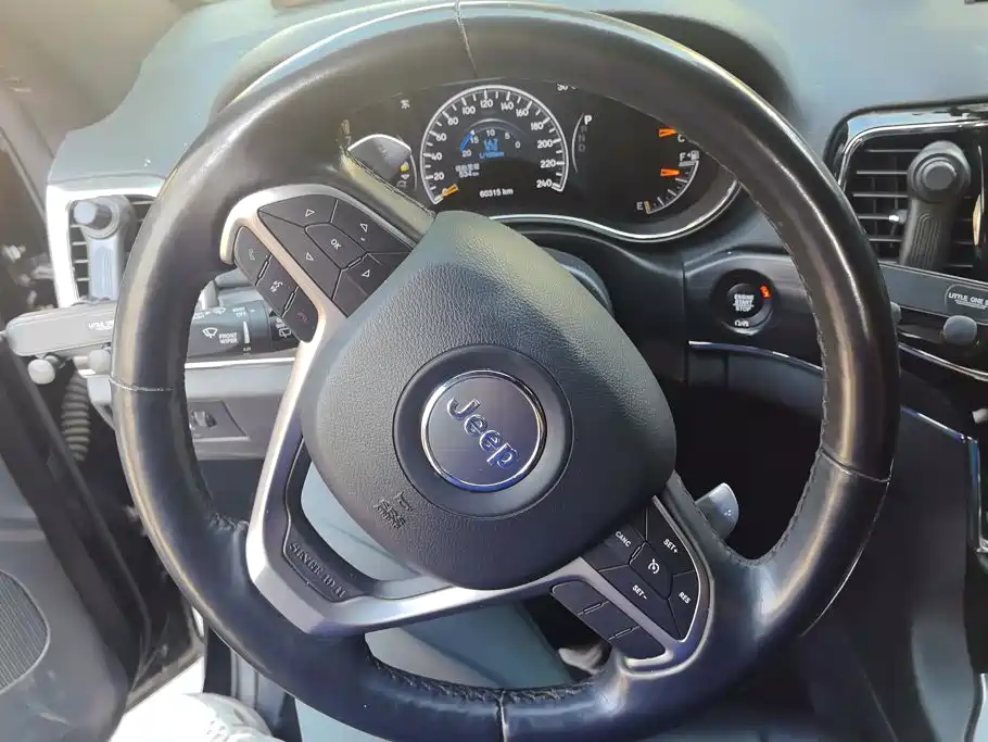 Jeep Grand Cherokee (Import) — миниатюра 15