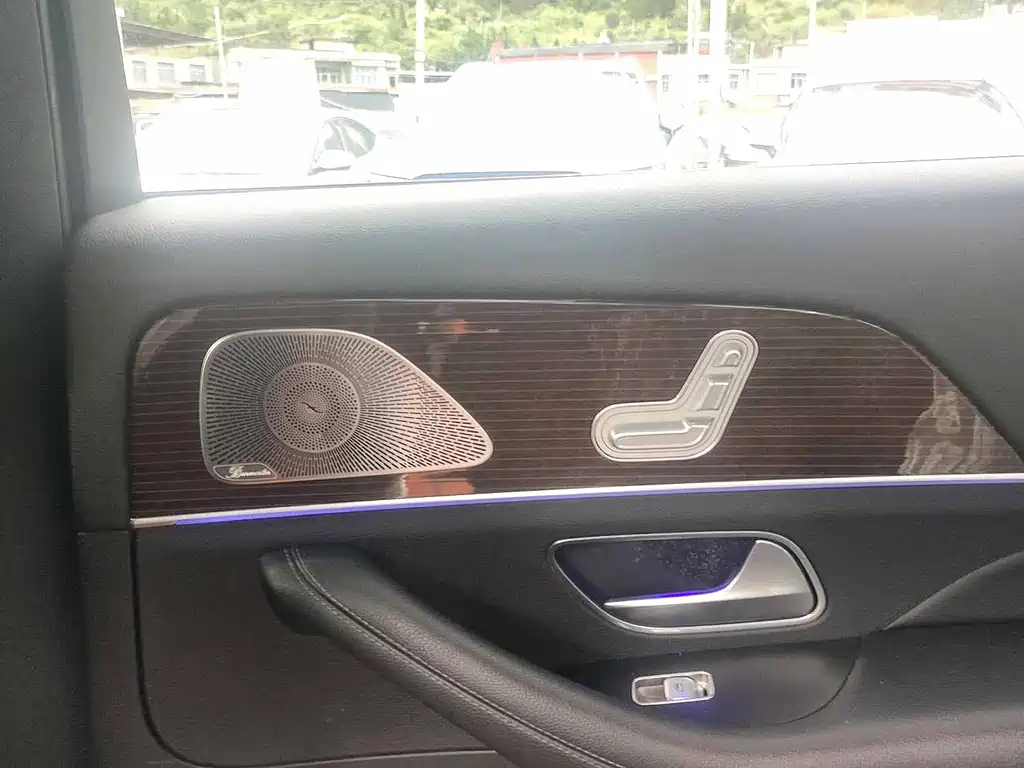 Mercedes-Benz GLS — миниатюра 8