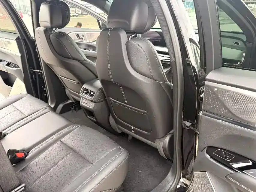 Cadillac XT5 — миниатюра 5