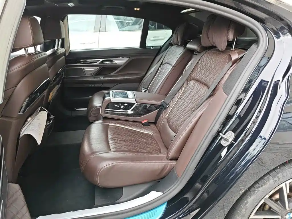 BMW 7 Series — миниатюра 15