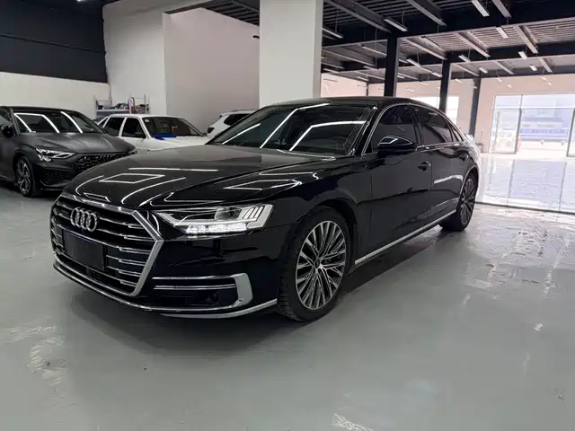 AUDI A8
