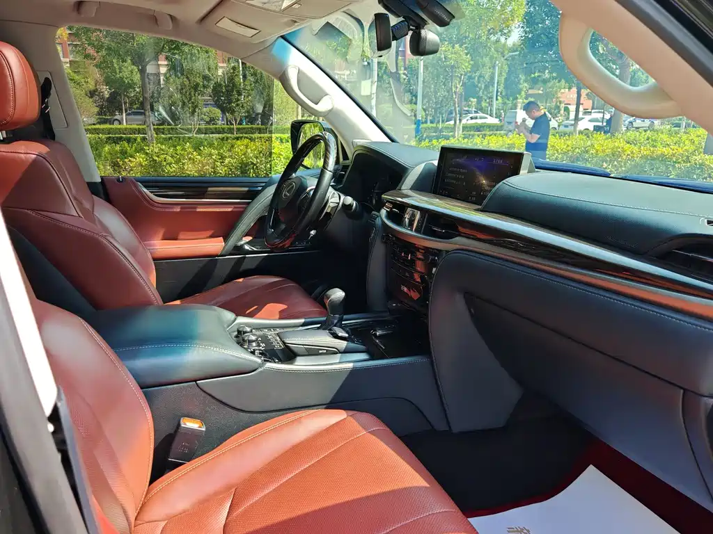 Lexus LX — миниатюра 15