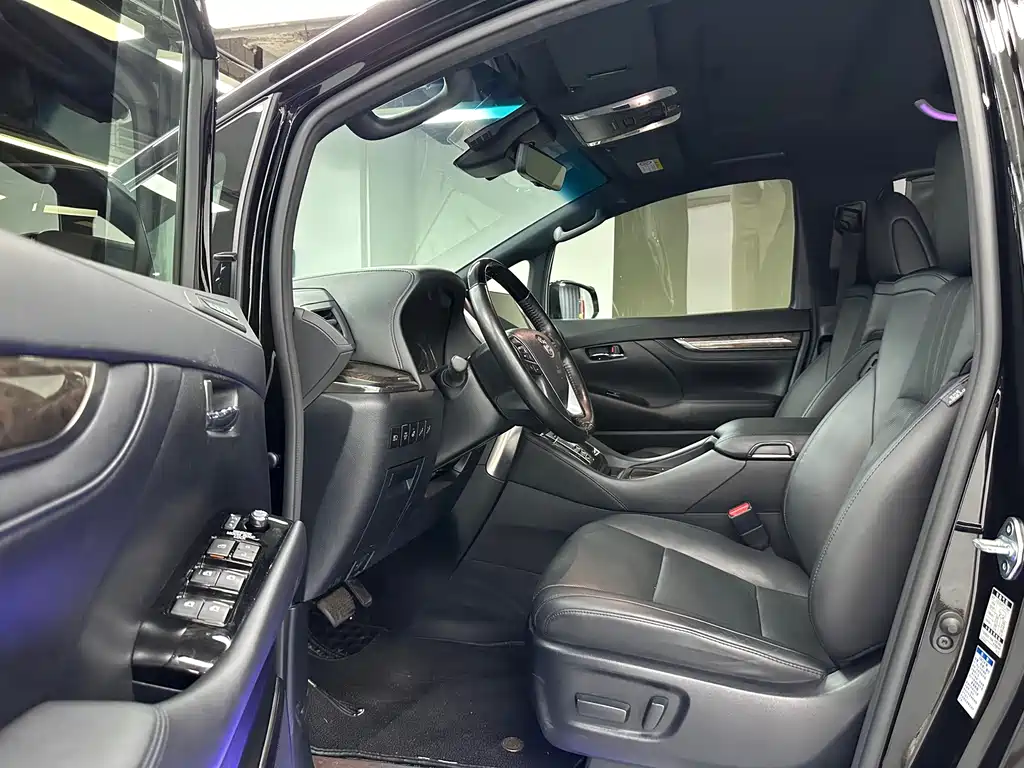 Toyota Vellfire — миниатюра 7